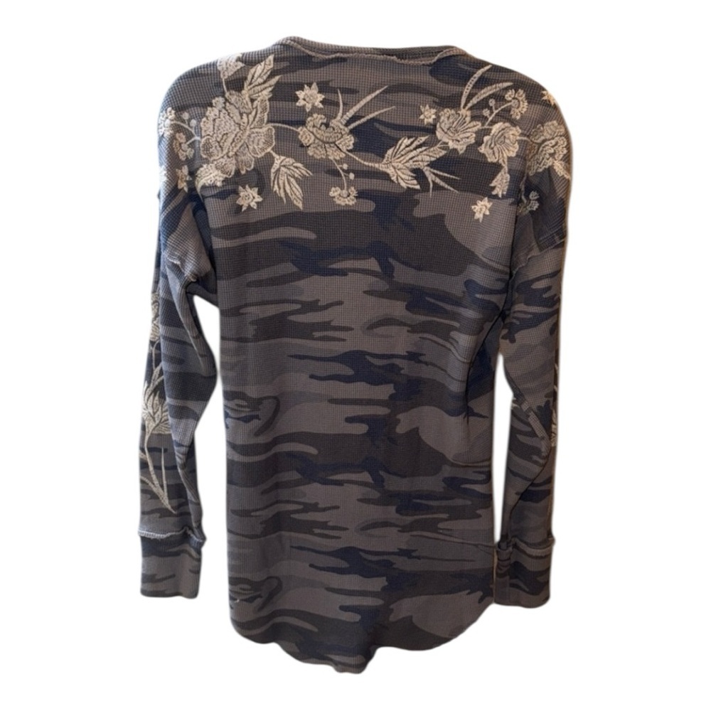 Johnny Was Fleurie Gray
Camo Floral Embroidered
Thermal Long Sleeve Top Size - Picture 2 of 11